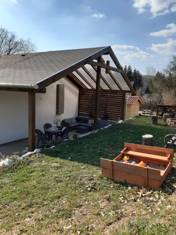 Liget Vendeghaz Villa Szokolya Buitenkant foto