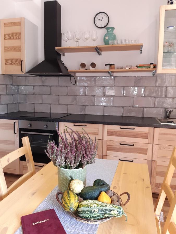 Liget Vendeghaz Villa Szokolya Buitenkant foto